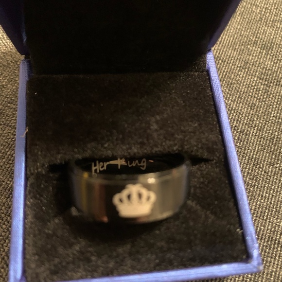 His wedding, ring with her king on the inside - Picture 3 of 3